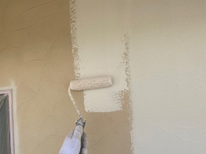 外壁中塗り（上塗り１回目）
