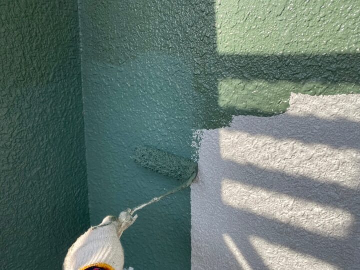 外壁中塗り（上塗り１回目）